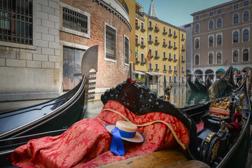 gondola up close © Covla