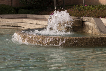 chorro de agua en fuente