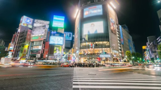 Timelapse of Shibuya Crosswalk Ground Level at Night -Zoom In-
