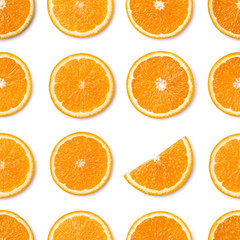 Seamless pattern of orange fruit slices. Orange slices isolated on white background. Food background. Flat lay, top view.