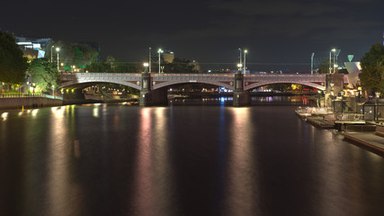 Fototapeta na wymiar Melbourne's Princes Bridge at night