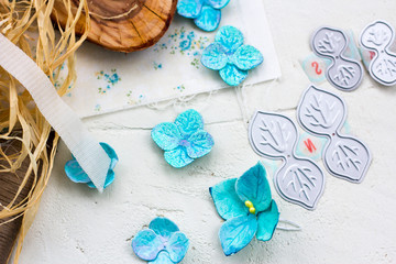 Master class on how to make hydrangea flowers out of paper by hand using cutting knives and scissors.