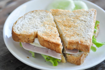 Fototapeta na wymiar ham and cheese sandwich