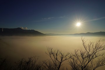 雲海が広がる南阿蘇の風景