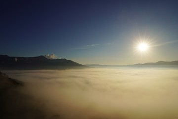 雲海が広がる南阿蘇の風景
