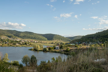 Fototapeta na wymiar lake in the village
