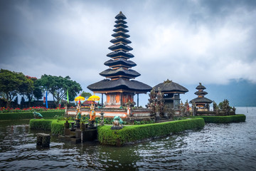 Fototapeta na wymiar Pura Ulun Danu Bratan temple, bedugul, Bali, Indonesia