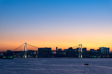 Obraz premium 豊洲大橋から望む日没風景
