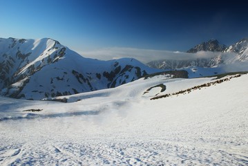 Fototapeta na wymiar Tateyama kurobe alpine ~ snowy landscape