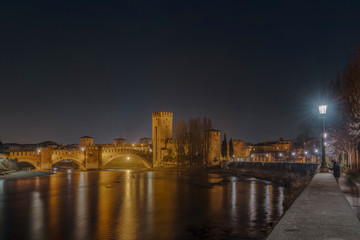 Fototapeta na wymiar Ponte di Castelvecchio a Verona
