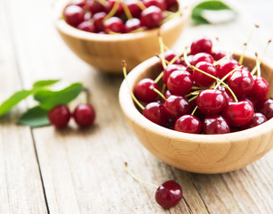  Bowls with cherries
