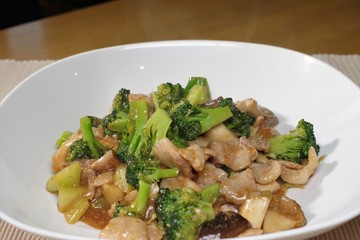 ブロッコリーと豚肉の和風甘煮（みそ仕立て）