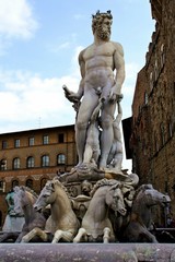 Fuente de Neptuno en la Plaza de la Señora (Piazza della Signora) en Florencia (Firenze), Italia.
