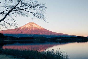 夕暮れの富士山と湖:Mt.Fuji & lake in sunset 2