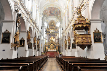 Fototapeta na wymiar Innenansicht, Mittelschiff, Kirche St. Peter, Alter Peter, Peterskirche, München, Bayern, Deutschland, Europa
