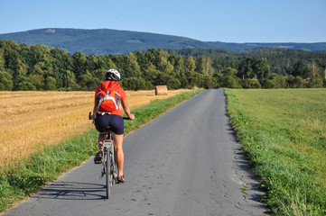 Obraz premium Karkonosze - woman on bike, cyclist, biker in the mountains, cycling in the landscape