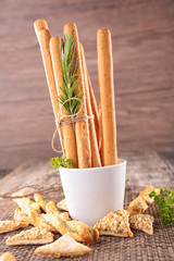 breadsticks and crackers, appetizer