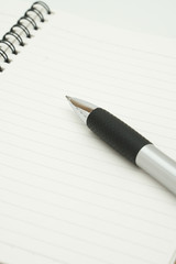 手帳とボールペン