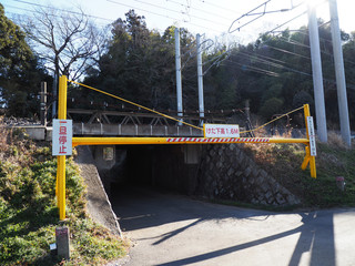 鉄道の架道橋　JR東日本 常磐線 橋 一旦停止 けたに注意