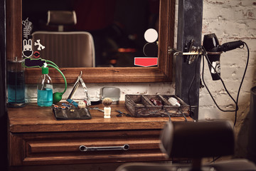 Barbershop tools on wooden brown table. Accessories for shaving and haircuts on the table. - obrazy, fototapety, plakaty