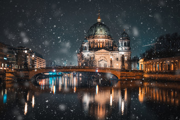 Berlin Cathedral (Berliner Dom) on Spree river snowing in winter time - obrazy, fototapety, plakaty