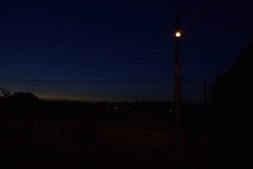 Poste de luz, anoitecer