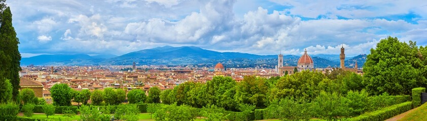 Fototapeta na wymiar Beautiful city panorama of Florence.