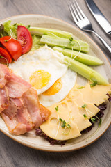 fried egg with bacon and vegetables