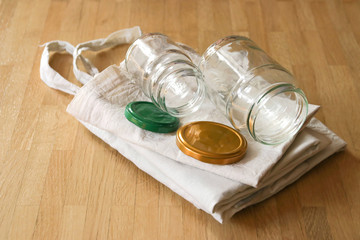 umweltfreundlich einkaufen mit stoffbeutel und schraubgläser