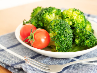 ブロッコリーとミニトマト