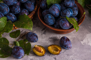 plums in bowl