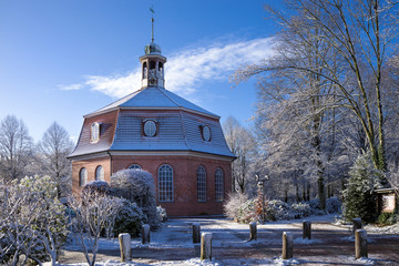 Barock Kirche am Markt Hamburg Niendorf im Winter