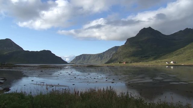 Norwegen, Lofoten, Flakstad, Nusfjord, Vikten, Flakstad, Flakstadpollen, Fjord, Kilanleira, Spiegelbild, Ebbe, Stand, Sandstrand, spiegeln, Blekktinden, Berg, Gipfel, Gebirge,
