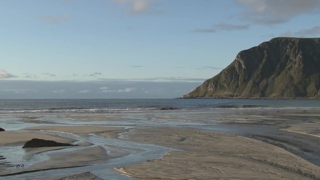 Norwegen, Lofoten, Flakstad, Skagsanden, Sandstrand, Ebbe, Wellen, Abend, Spiegelbild, spiegeln, Sonne, Sonnenuntergang, Abend, Abendsonne, Fjord, Vareidsundet, Vikten,