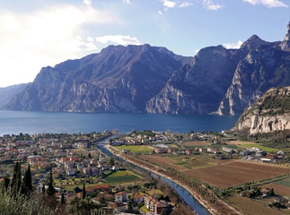 Obraz premium immagine rilassante di torbole sul lago di garda