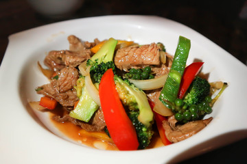 stir-fry beef with vegetable