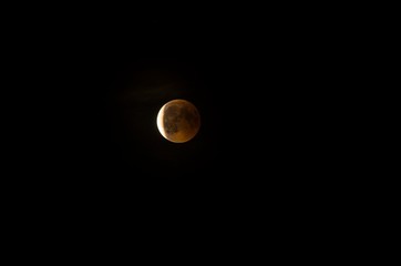 Luna rossa durante una fase dell'eclisse