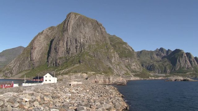 Norwegen, Lofoten, Reine, Fjord, Reinefjorden, Vestfjorden, Moskenes, Moskenes&oslash;ya, Kvalvika, Hamn&oslash;ya, Hamn&oslash;y, Hafen, Fischerdorf, Boot, Fischkutter, K&uuml;ste, Gipfel,