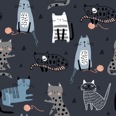 Naadloos patroon met verschillende grappige katten en ballen van garen. Creatieve kinderachtige textuur. Geweldig voor stof, textiel vectorillustratie