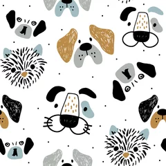 Tapeten Kindisches nahtloses Muster mit lustigen kreativen Hundegesichtern. Trendiger skandinavischer Vektorhintergrund. Perfekt für Kinderbekleidung, Stoff, Textilien, Kinderzimmerdekoration, Geschenkpapier © solodkayamari
