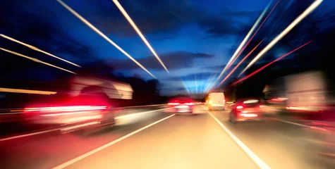 Fototapeten Nachts auf der Autobahn fahren © Smileus