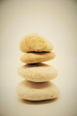 Fototapeta na wymiar torre di pietre per meditazione zen relax benessere della mente e del corpo