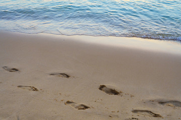 Fototapeta na wymiar footprints on the beach