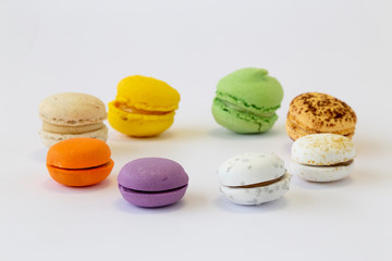 Macarons de différentes couleurs et saveurs