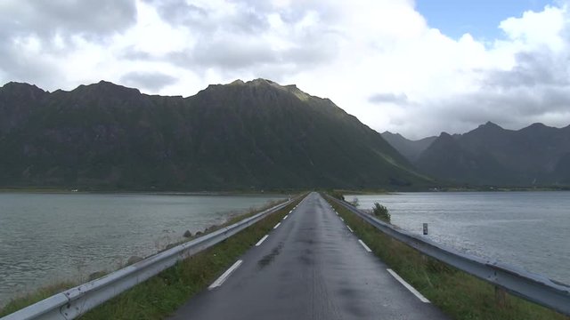 Laukvik, V&aring;gan, Bucht, Licht, Sonne, Lofoten, Grunnf&oslash;rfjorden, Fjord, 888, Fv 888, Fv888, Norwegen, Nordland, Herbst, Sturm, Wind, bedeckt, Wolken, herbstlich, Jahreszeit