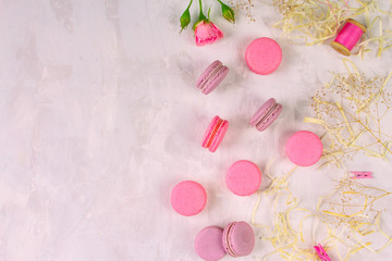 Fototapeta na wymiar macaron, pastel color, dessert (natural macaroons). top copy space. food background