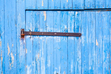 Ausschnitt einer alten blauen Holztür