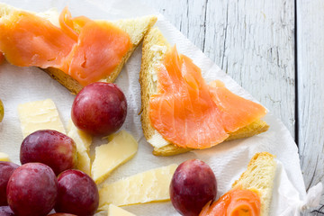 Salmon appetizer with grapes and cheese