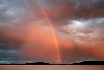 Obraz premium Rainbow at Sunset Moses Lake Washington USA