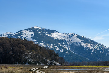 尾瀬ヶ原から見た春の至仏山